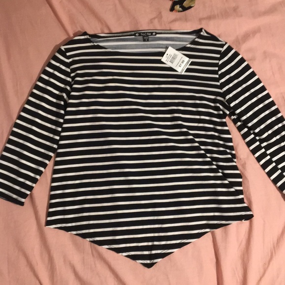 Shirts❤️ 5 each. - Picture 2 of 3